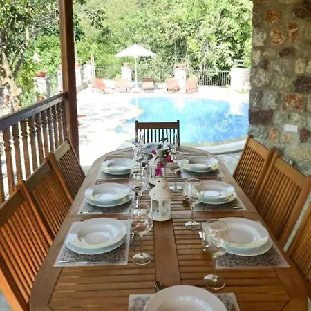 Orhaniye Sleeps 8 Pool Air Con Wifi וילה